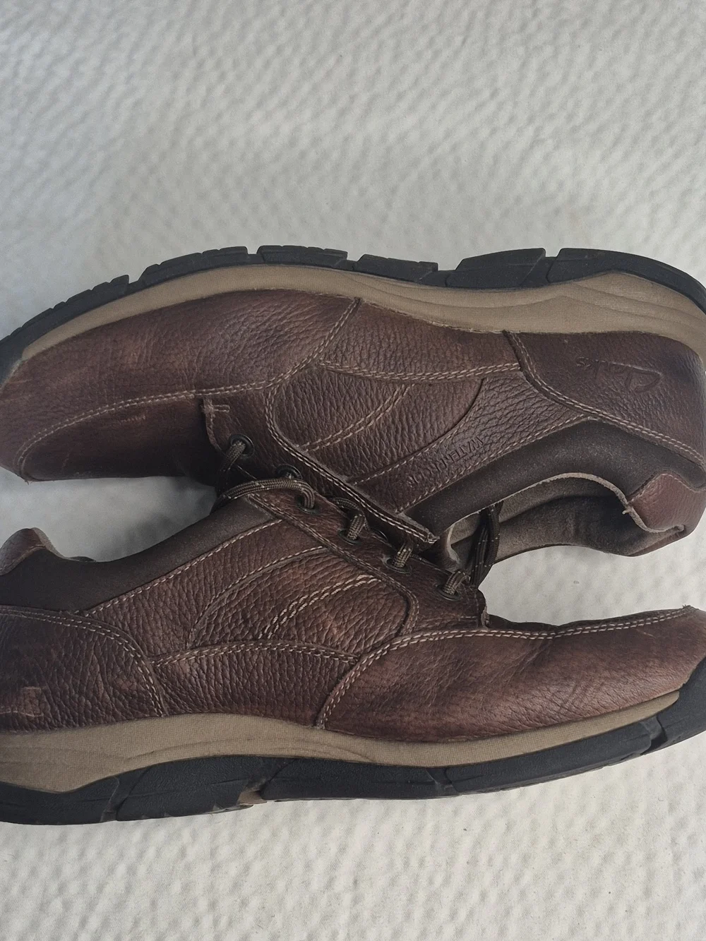Clarks Mens Brown Leather Waterproof Sneaker Lace-Up Rubber Outsole Casual